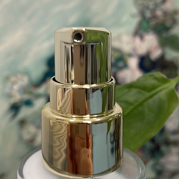 Adore Essence Facial Hydrating Cream - Normal to Dry Skin NWOT 50mL - Picture 4 of 5